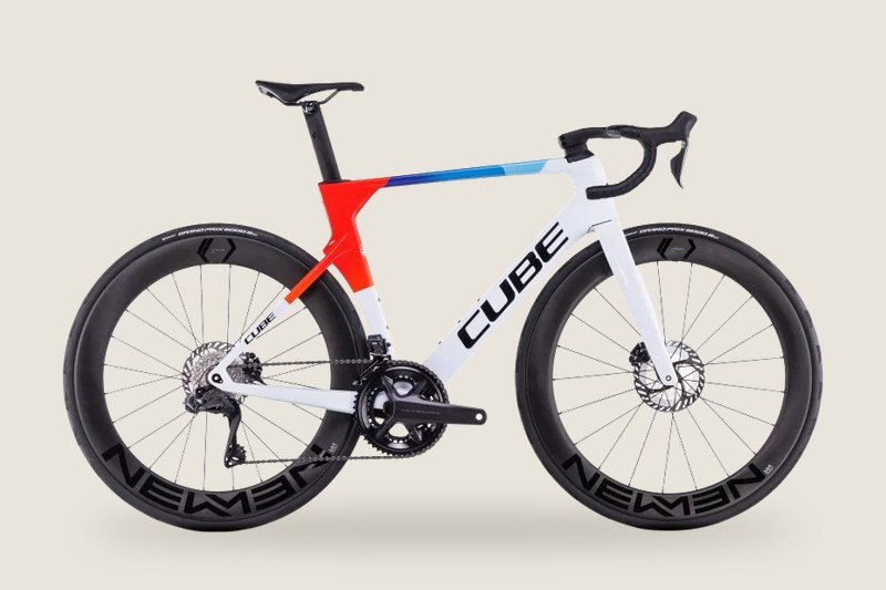 CUBE Litening Aero C:68X Race in Weiß mit rot-blauem Farbverlauf